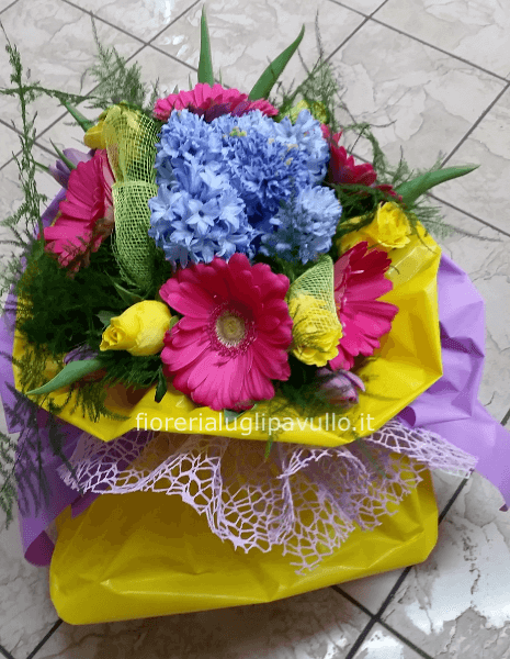 Bouquet  con fiori assortiti (primaverili)