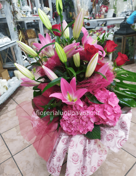 Mazzo di rose e lilium 