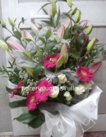 Mazzo di lilium, rose, gerbere