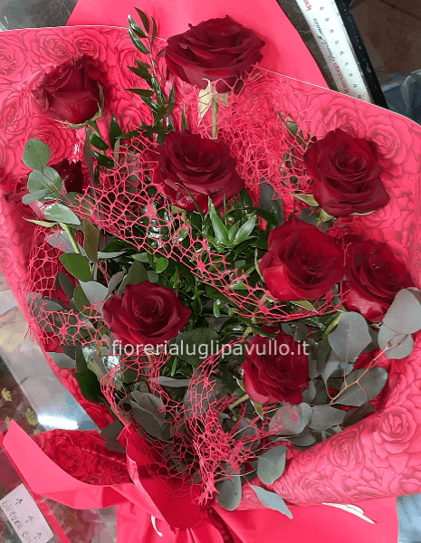 mazzo di rose rosse a testa grossa con verde e confezione » Fiori