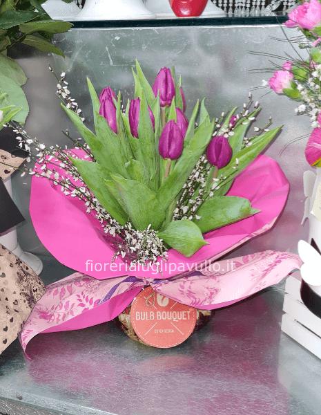 bouquet di tulipani viola