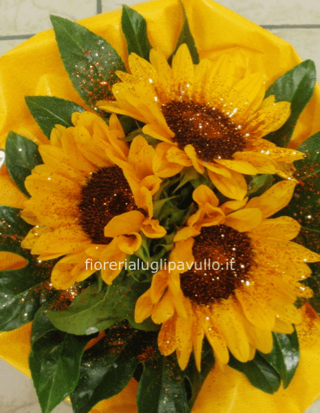 bouquet di girasoli con foglie e confezione