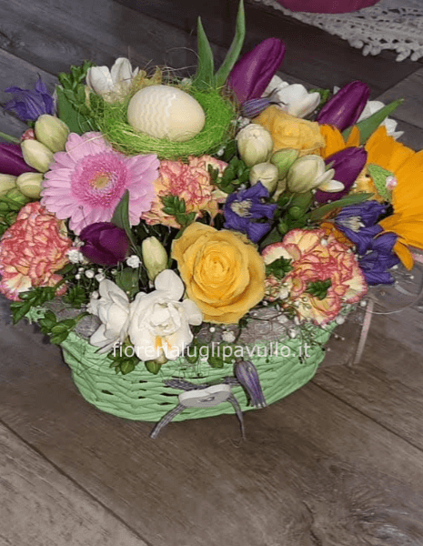 cestino primaverile con spugna (che tiene l'acqua)