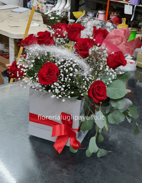 flowers box con rose rosse » Fiori a Pavullo e Serramazzoni