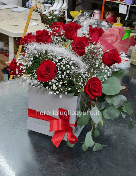 flowers box con  rose  rosse