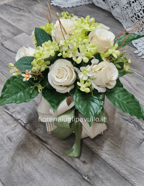 bellissima composizione in flowers box di fiori finti