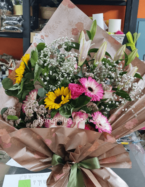 mazzo di fiori colorati