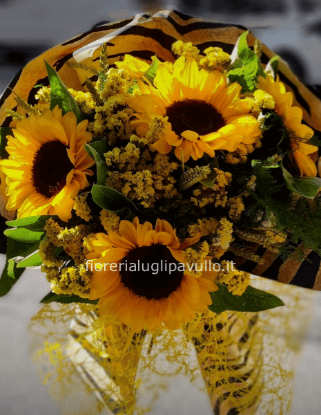 bouquet di girasoli e altro