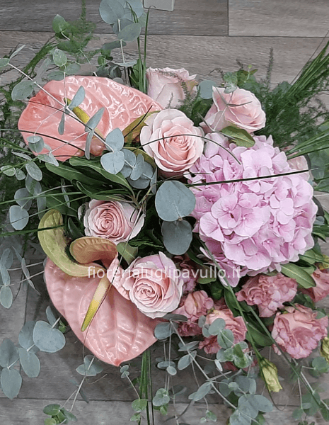 bouquet elegante come foto con contorno di verde 