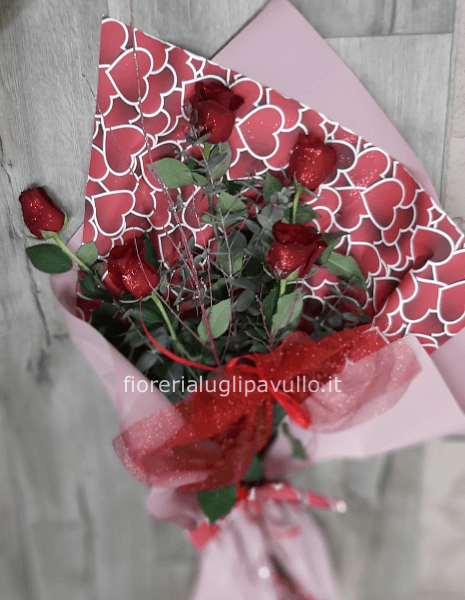 mazzi fascio di rose san valentino